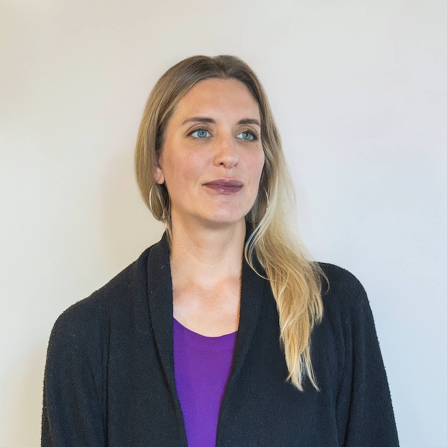 Portrait Image of Lesley Gray